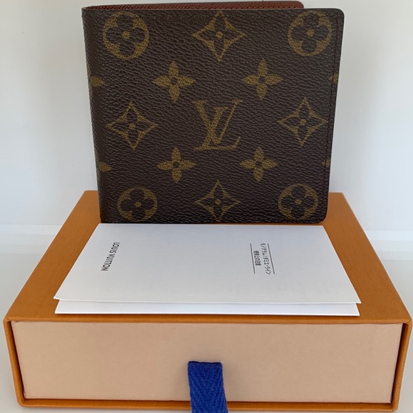 Louis Vuitton Other - Louis Vuitton bifold mens wallet